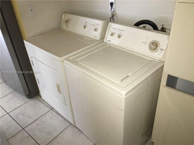 Building Photo - 3705 SW 68th Ave