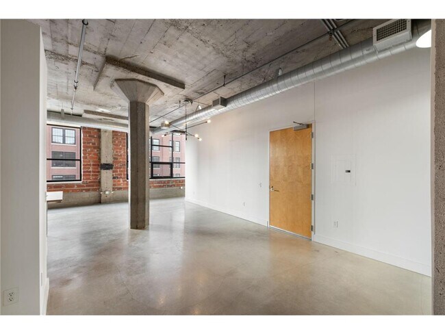 Building Photo - 718 N Washington Ave