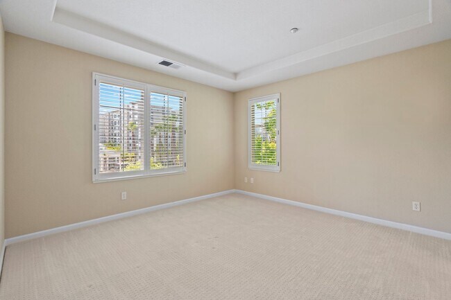 Building Photo - STYLISH, EXCELLENTLY LOCATED HOME CORNER UNIT | EASY ACCESS