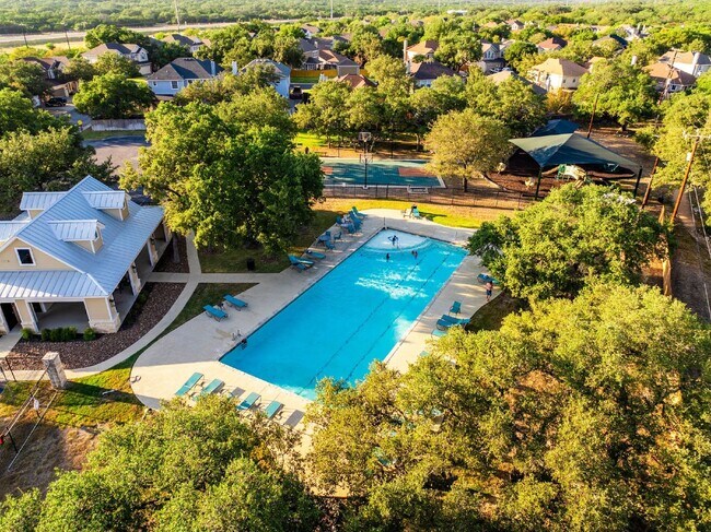 Building Photo - Gated Community - Resort Amenities