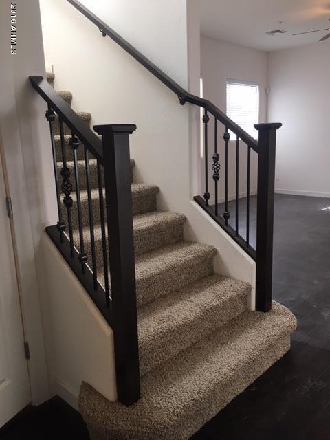 Building Photo - 1502 E Dunlap Ave