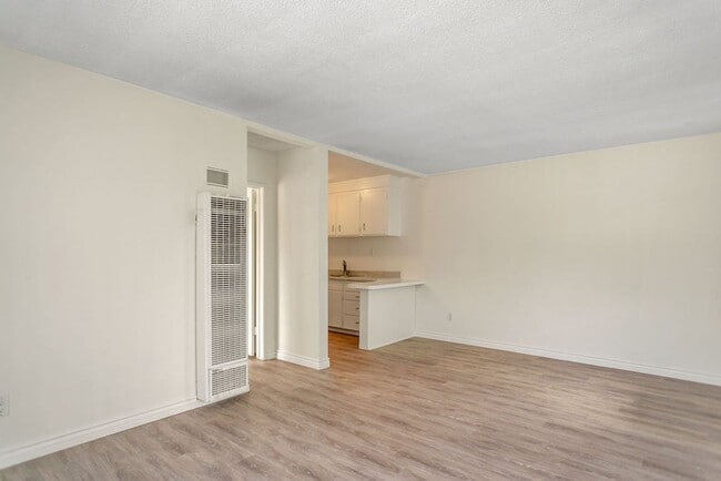 Building Photo - 855 Emerald St