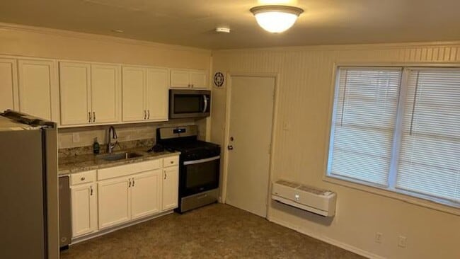 Building Photo - Renovated 2bed 2bath in Middle River