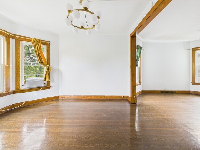 Building Photo - 4318 N Albany Ave