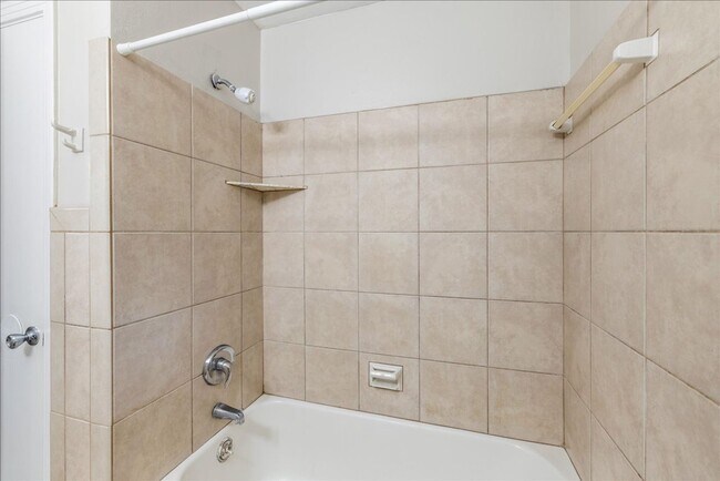 Building Photo - 103 S Chapel Dr
