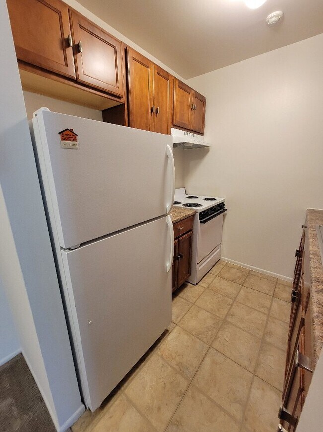 Building Photo - 547 Brookside Dr