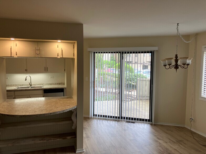 Building Photo - 1860 W Highland Ave