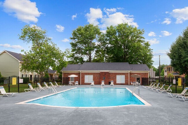 Building Photo - Awesome 4BR/3BA end-unit townhouse in the desirable River Plantation neighborhood!