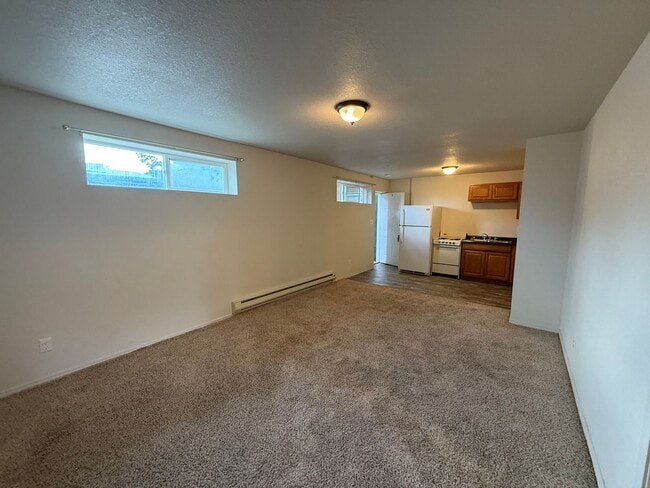 Building Photo - One Bedroom, One-bathroom Apartments Located in Gering!