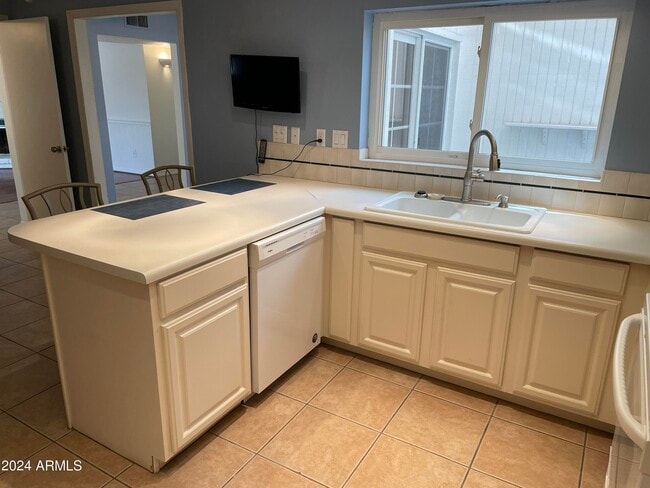 Building Photo - 8473 E Pierce St