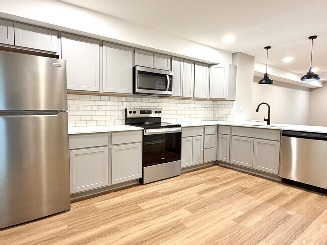 Building Photo - 511 Glenstone Springs Dr