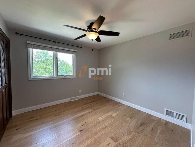 Building Photo - 9604 Walnut Dr