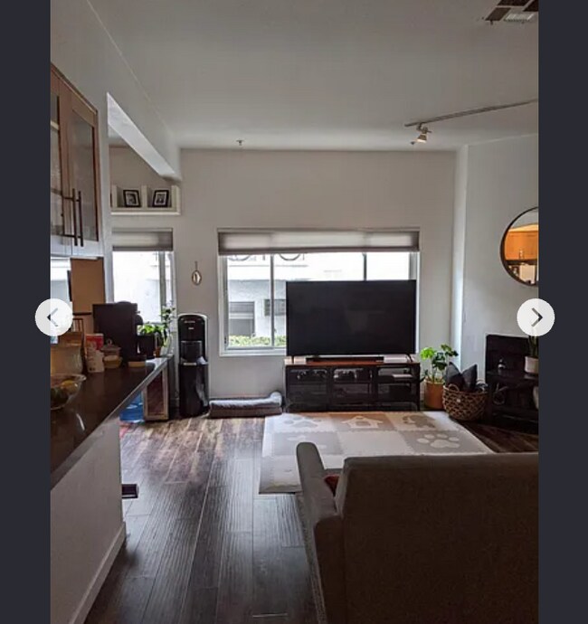 Living Room - 9808 Regent St