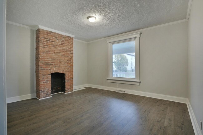 Building Photo - 628 E Whittier St
