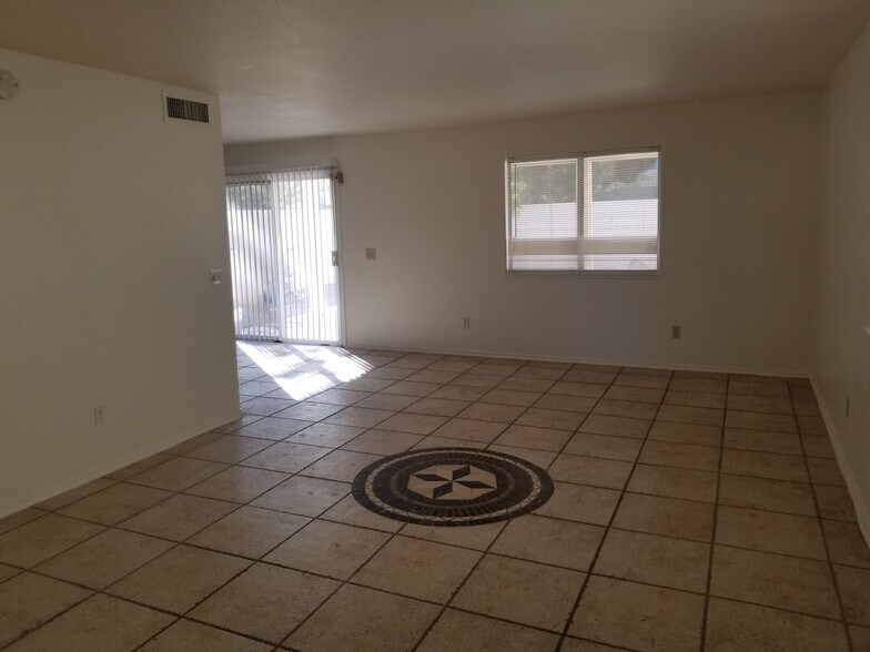 Building Photo - 6109 Crockery St