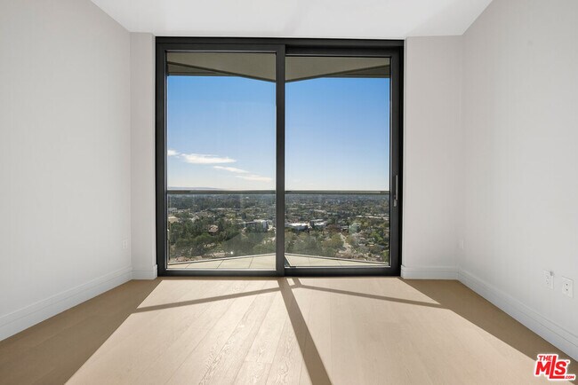 Building Photo - 211 Elm Ct