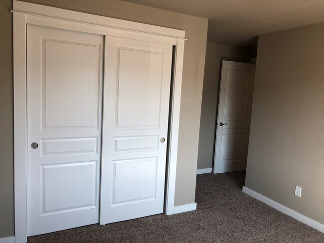 Building Photo - Beautiful newer 4 bedroom house in Coburg!