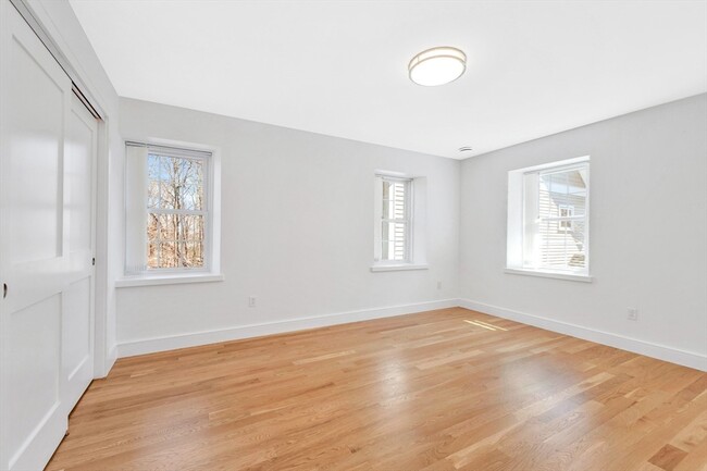 Building Photo - 154 Highland St