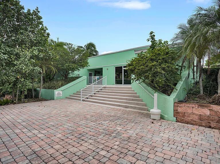 Building Photo - 98202 Windward Ave