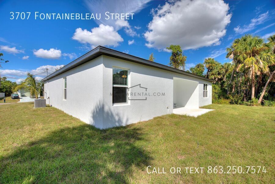 Building Photo - 3707 Fontainebleau St