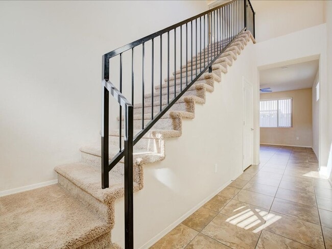 Building Photo - 3 Bedroom 2.5 Bath   $200.00 OFF FIRST FULL MONTHS RENT