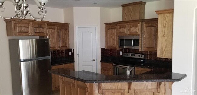 Building Photo - 14 Irongate Dr