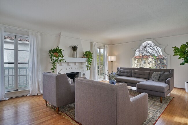 Building Photo - 1237 Hi Point St