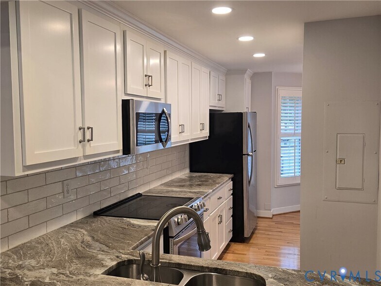 Building Photo - 1308 Maple Ave