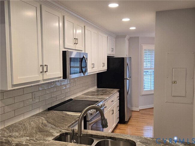 Building Photo - 1308 Maple Ave