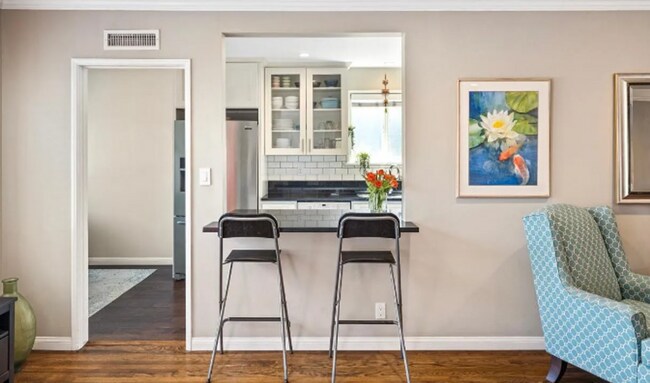 Building Photo - Beautiful 3 BEDROOM 2 BATH in Hawthorne with Garage. 1/2 off the 1st month of rent on OAC.