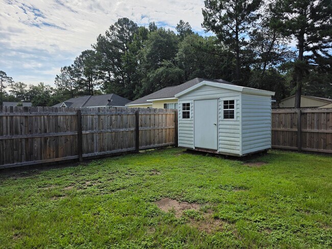 Building Photo - Low Country Home in Rincon with Fenced Backyard!