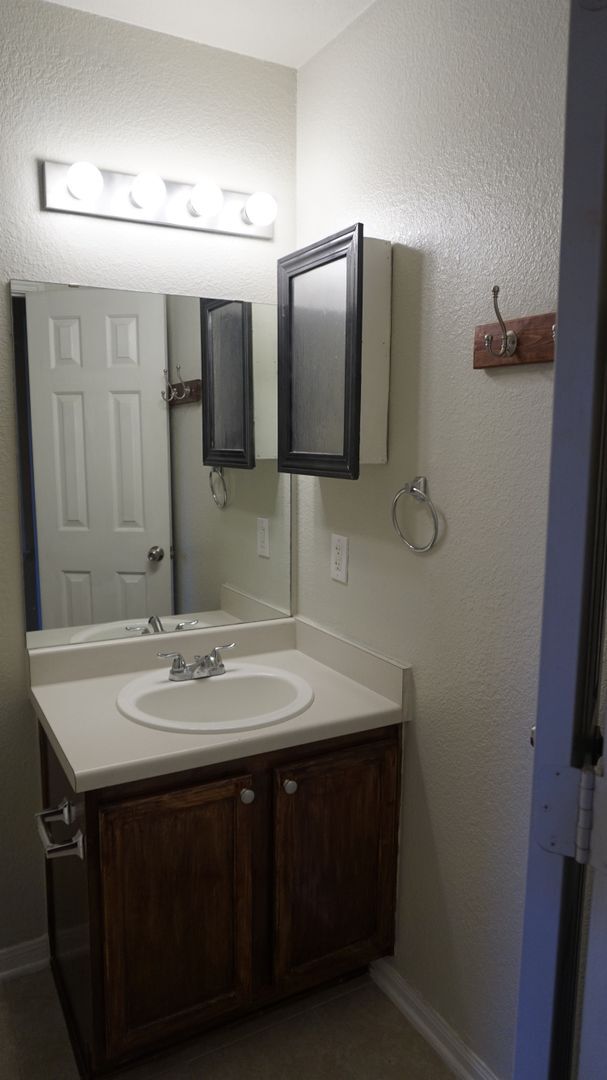 Building Photo - 2603 John Porter Dr