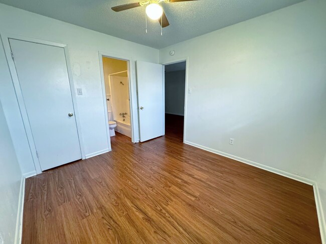 Building Photo - 505 Sunset Ln