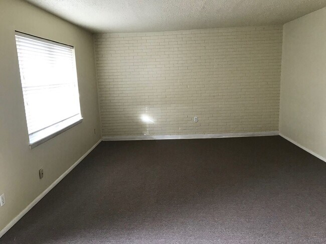 Building Photo - 2 br, 1 bath House - 1731 NW 32nd Unit 10