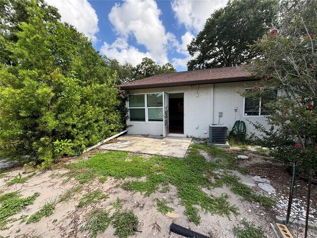 Building Photo - 2220 Bancroft Cir S