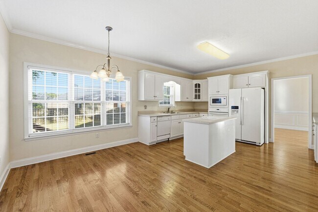 Building Photo - 330 Gardenia Dr