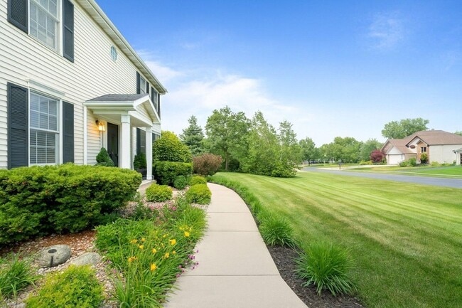 Building Photo - 406 Lakewood Dr