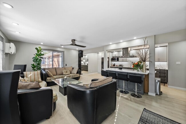 Building Photo - N20W5343 Pierce Ct