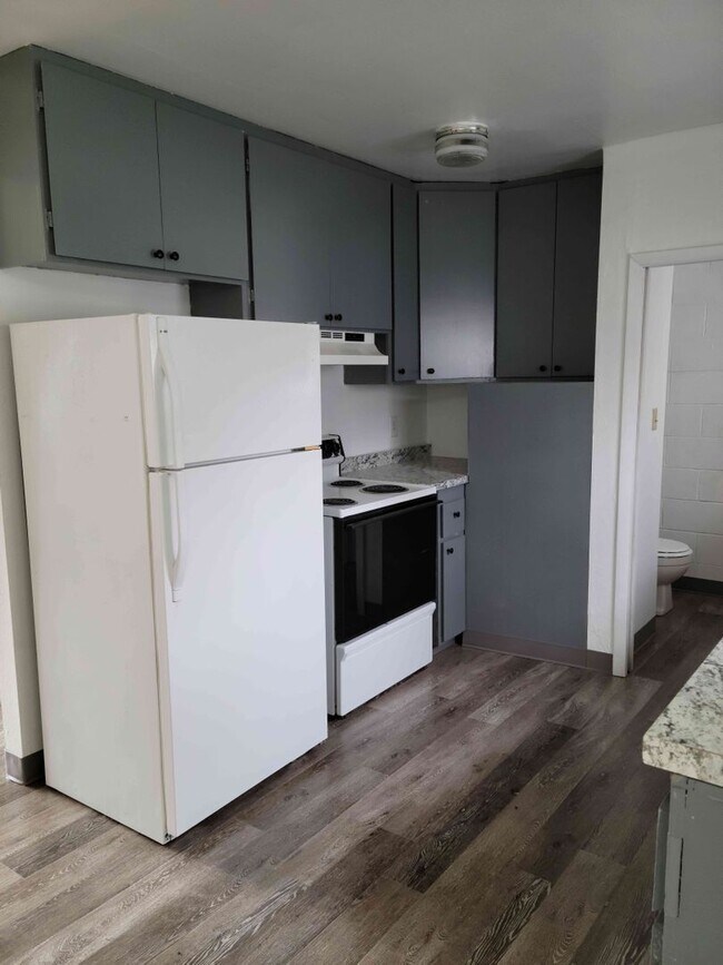 Building Photo - Centrally Located 2 Bedroom Townhouse