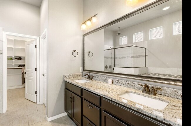 Building Photo - 2528 Kinnersley Ln
