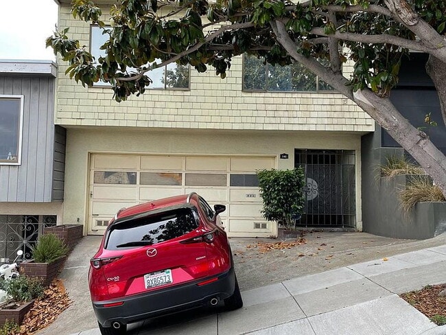 Building Photo - "Charming 4-Bedroom Home with 2 Baths in the Heart of San Francisco!"