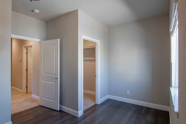 Building Photo - MOVE IN SPECIAL!!! $500 OFF FIRST MONTH'S ...
