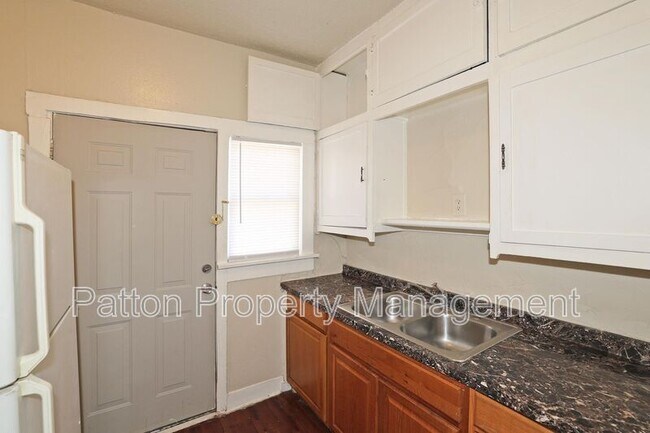 Building Photo - 2216 S Polk St