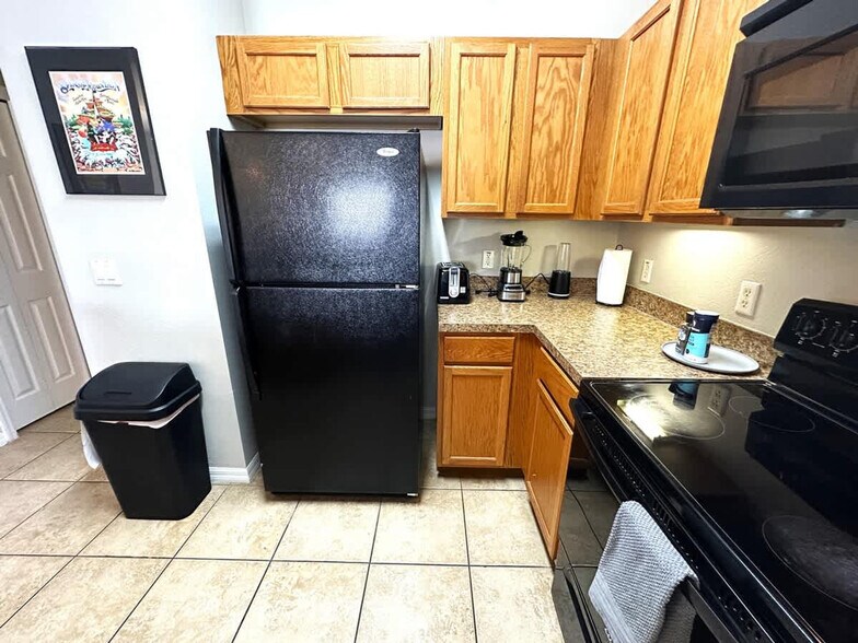 Building Photo - 2761 Oakwater Dr