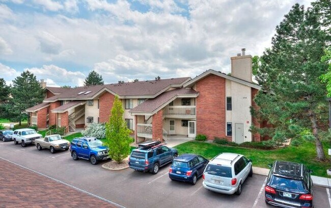 Building Photo - Beautifully Renovated, Top Floor, 2 Bedroom 2 Bath East Boulder Condo for Rent!