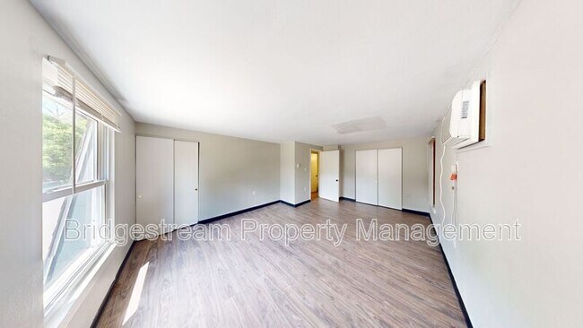 Building Photo - 144 Forest St