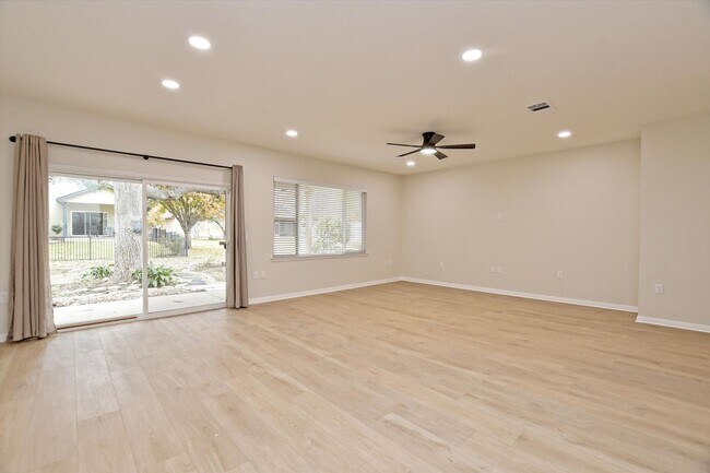 Building Photo - 405 Dawson Trail