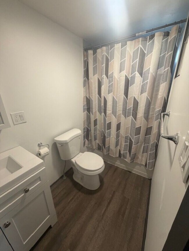 Building Photo - Beautifully Remodeled 3 Bedroom, 1 Bath Home – Move-In Ready!