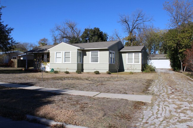 Building Photo - 3-BEDROOM IN JEFFERSON TERRACE