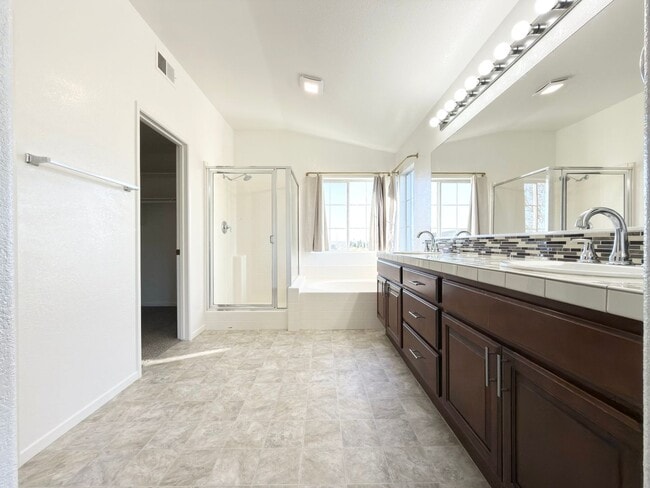 Building Photo - Spacious Home with Expansive Loft!